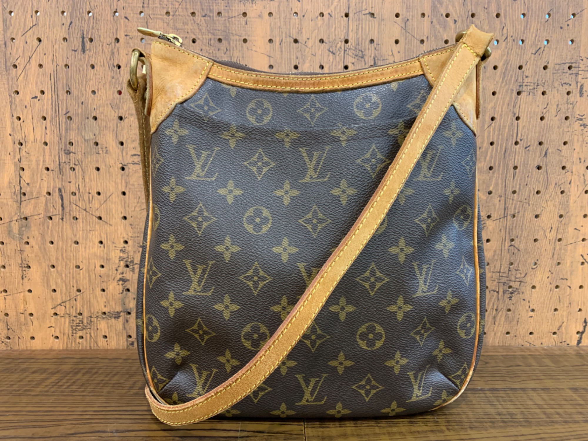 LOUIS VUITTON(ルイ・ヴィトン)のショルダーバッグ『オデオンPM』を