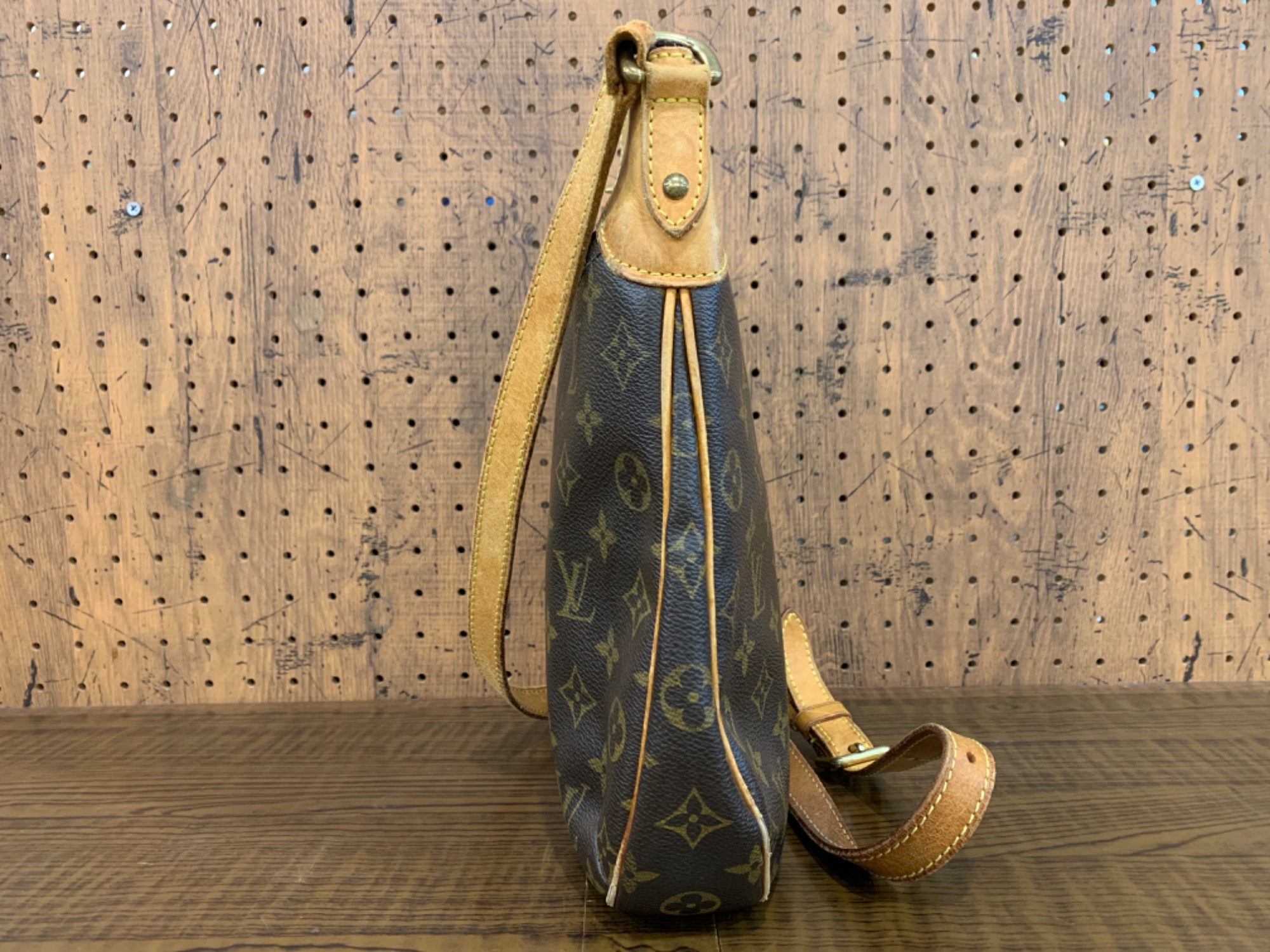 LOUIS VUITTON(ルイ・ヴィトン)のショルダーバッグ『オデオンPM』を