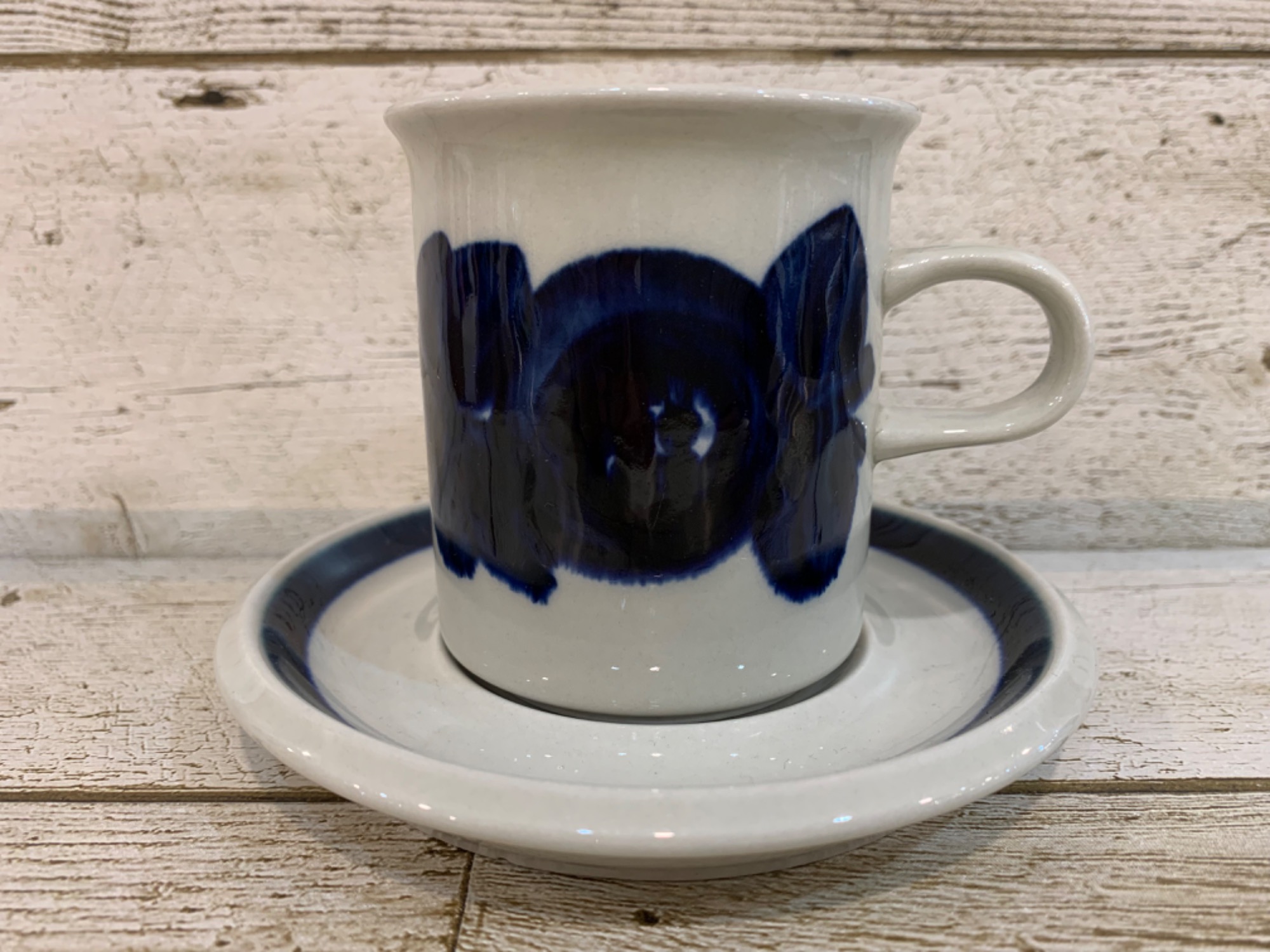 ARABIA(アラビア)のコーヒーカップ&ソーサー『アネモネ』を買取入荷