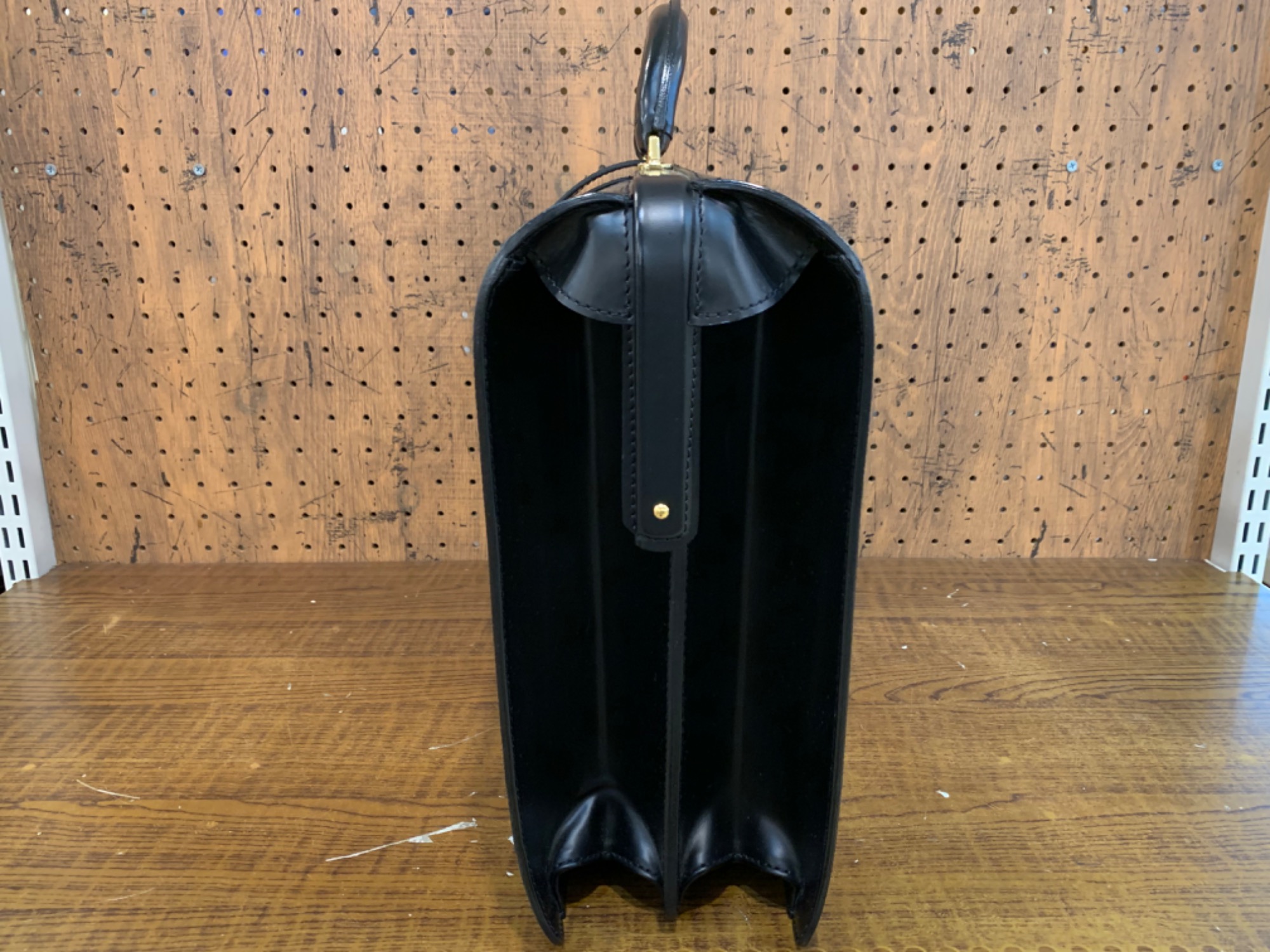 LOUIS VUITTONのビジネスバッグ『エピ M54352 セルヴィエット