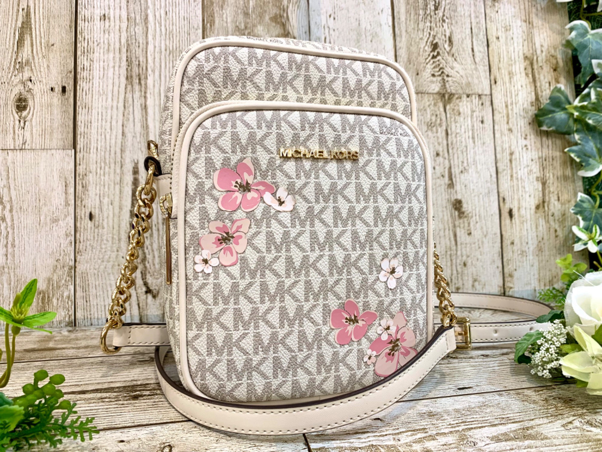 MICHAEL KORS(マイケルコース)のショルダーバッグを買取入荷致しました 