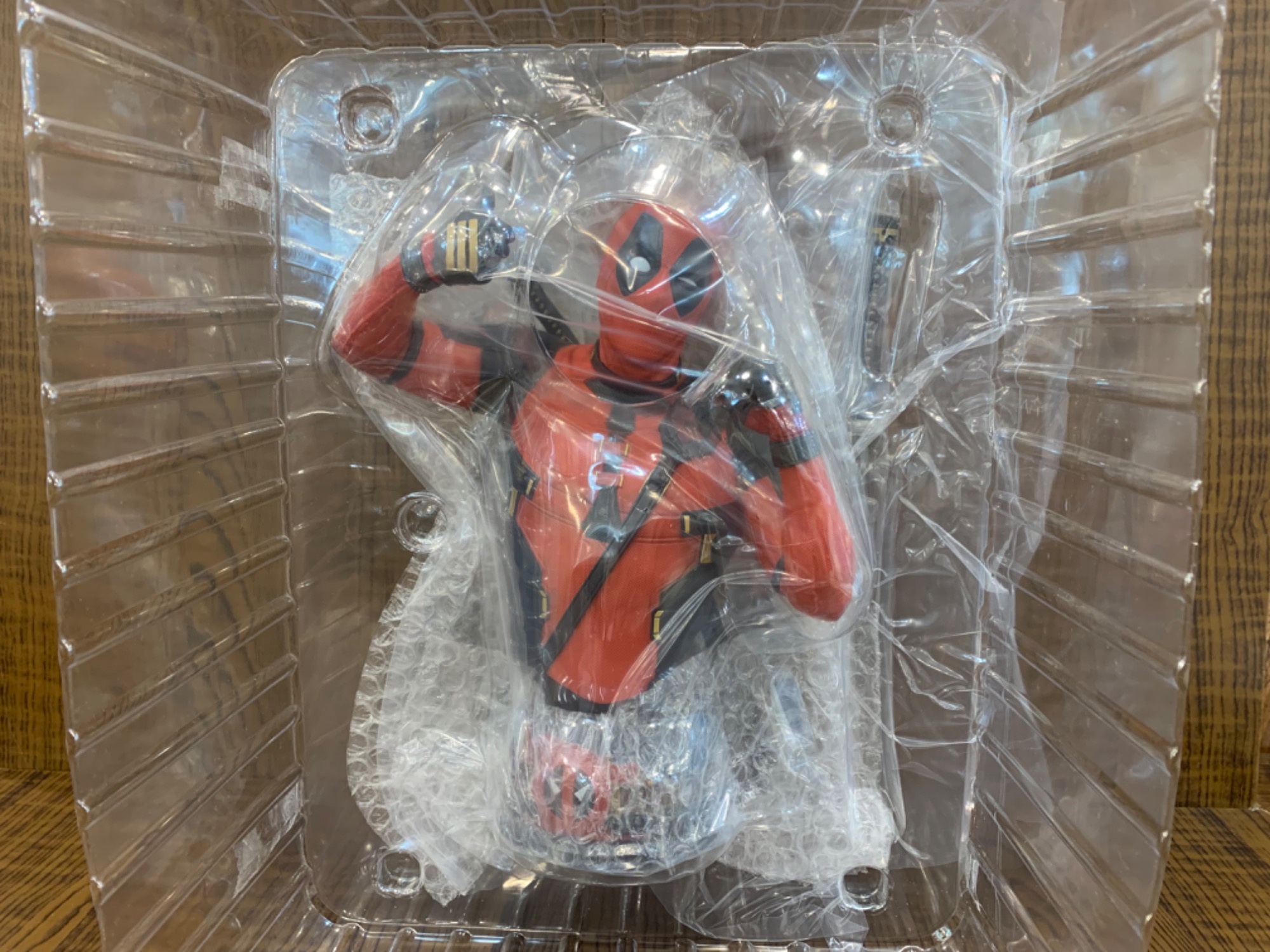 MARVER『デッドプール バストアップスタチュー』を買取入荷致し