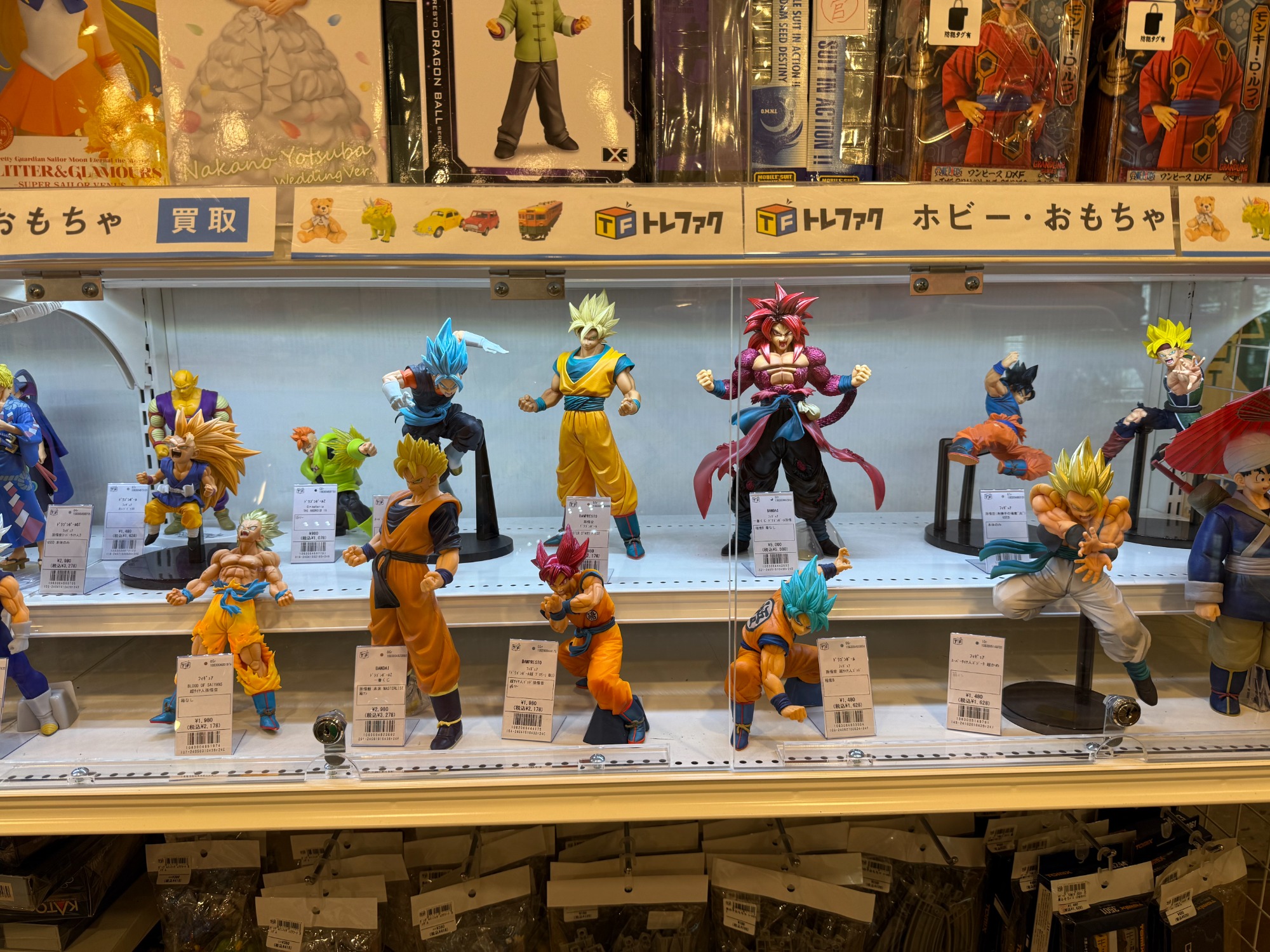 フィギュア大量入荷致しました！！多数のキャラクター達勢ぞろいです