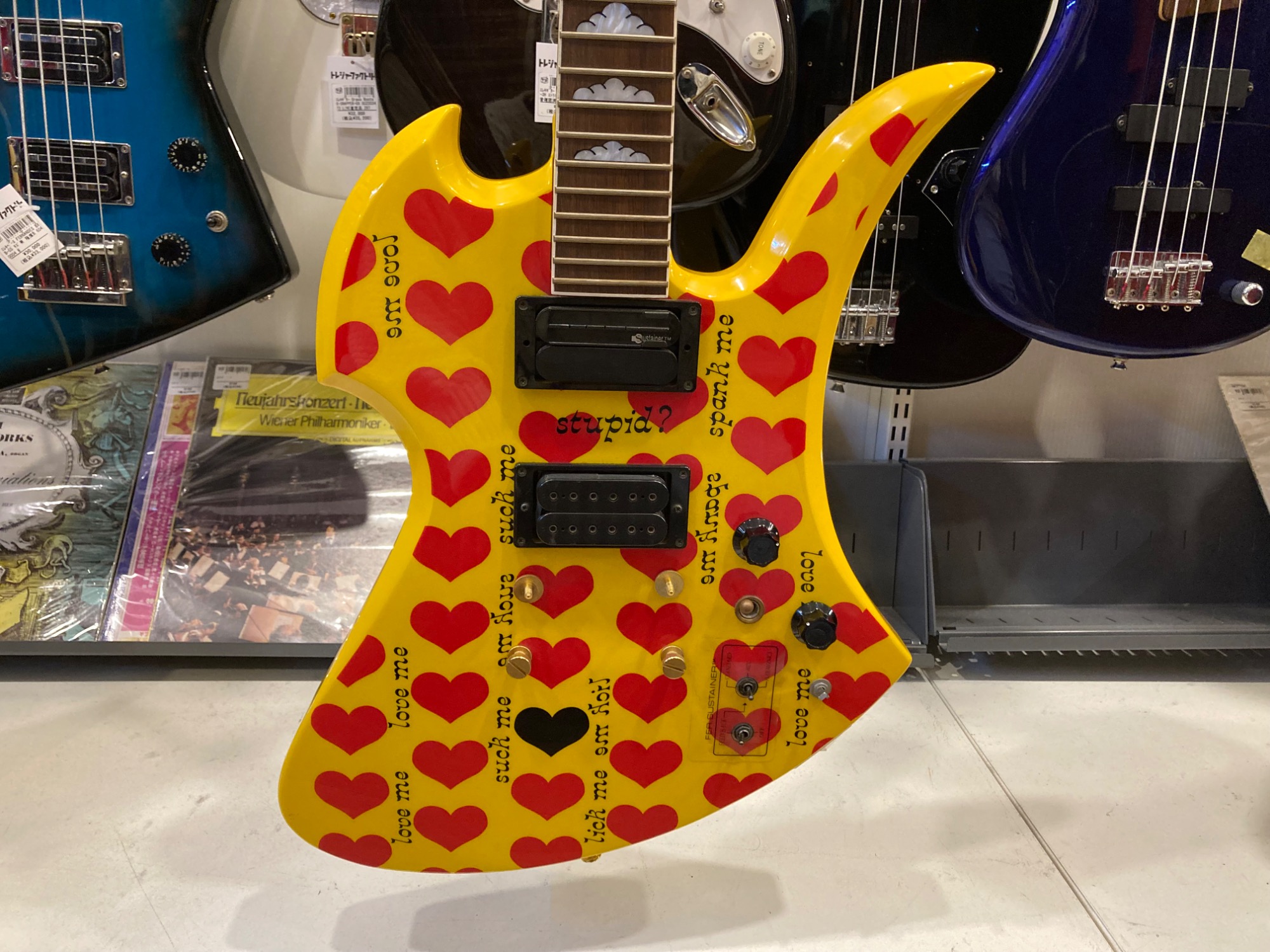 Burny エレキギター イエローハート(要リペア品) 買取入荷致しました