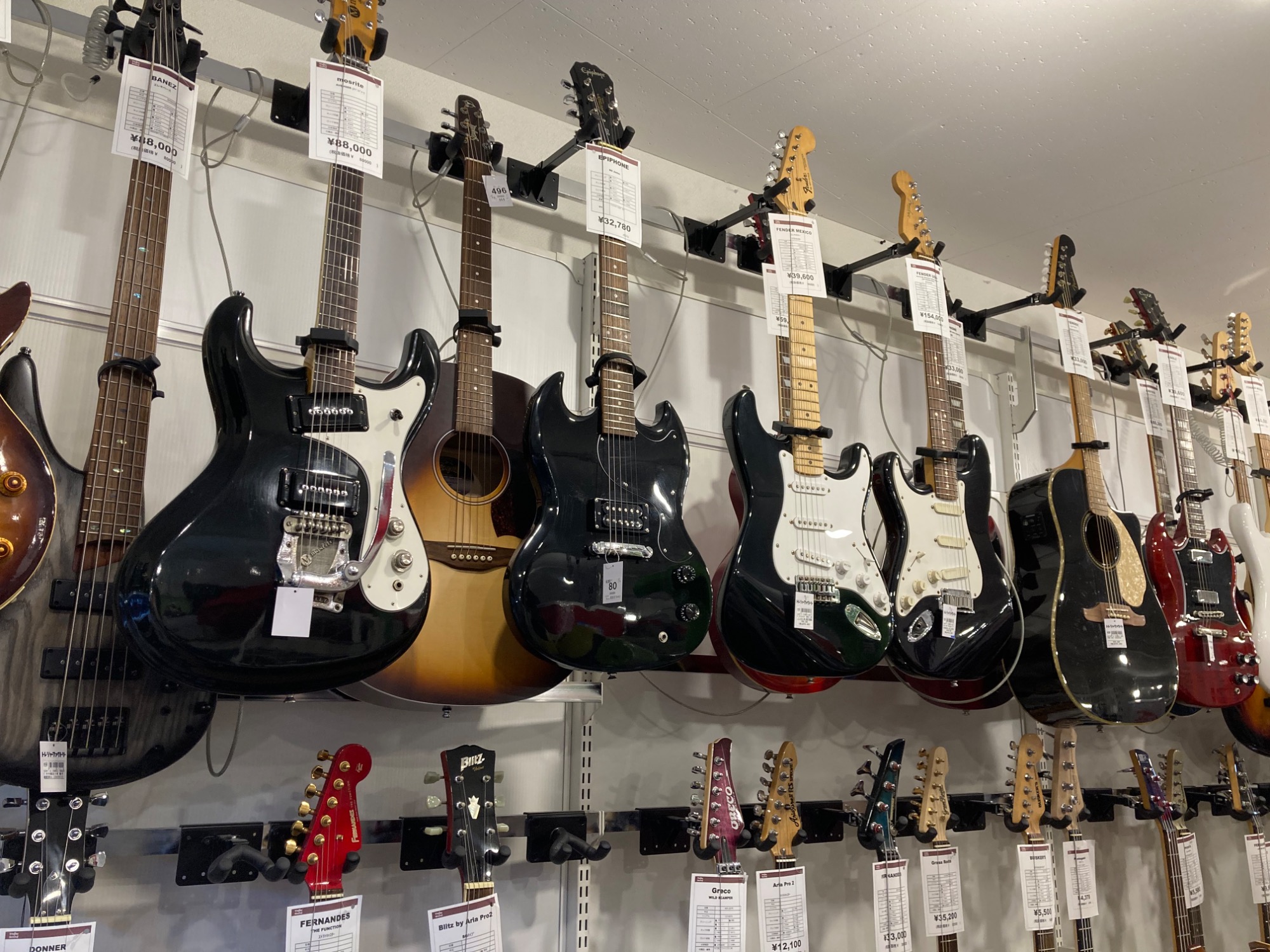 エレキギター二本セット、バラ売り不可ジャンク品 ミニチュア楽器 エレキギター GE33 全長約15cm BK SUNRISE SOUND HOUSE