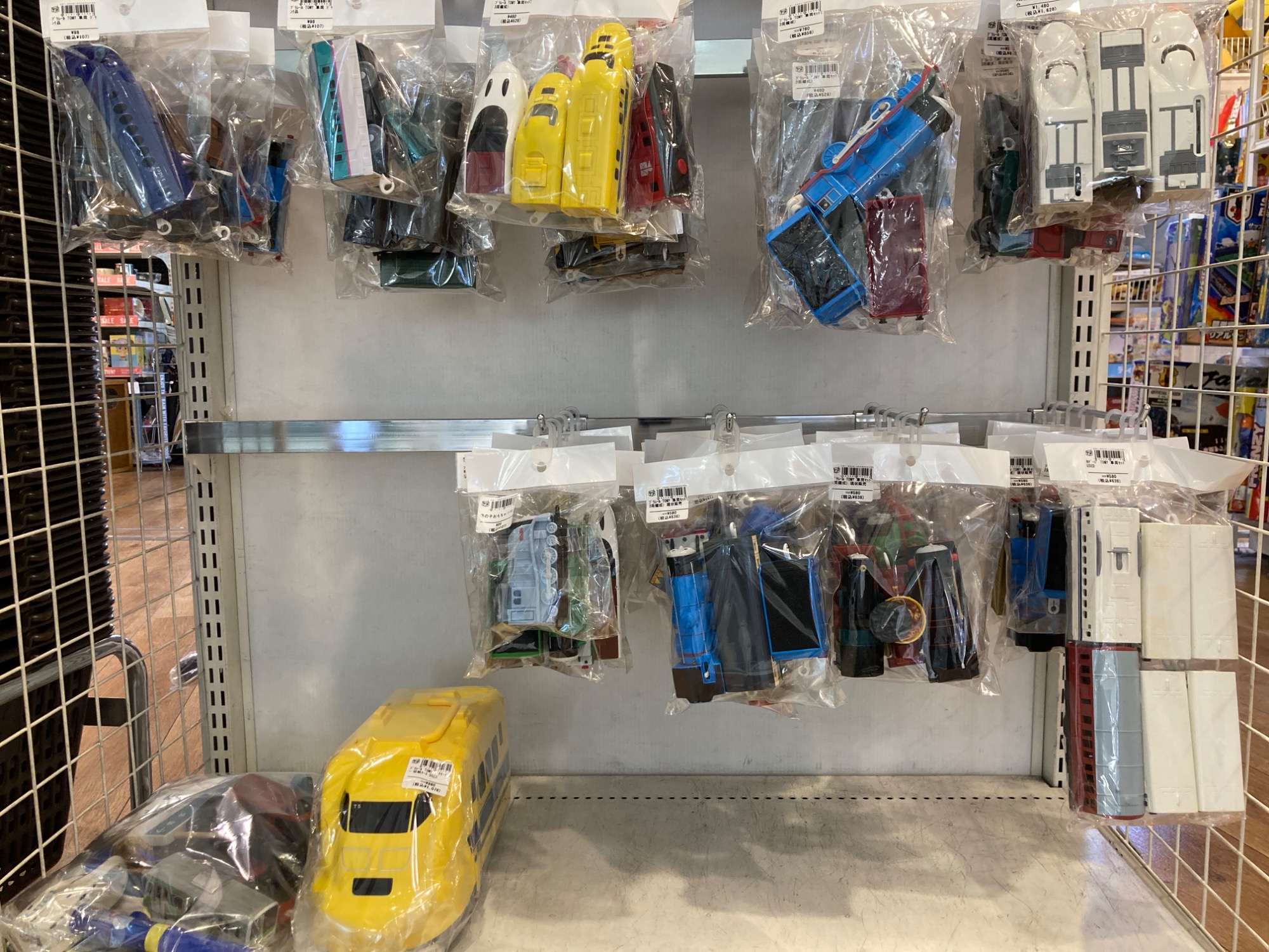 ‼️半額中‼️リサイクルFORT‼️5/22買取①‼️唐物直送品①‼️青磁製の花入れ 中古・古着通販】PRADA (プラダ) 2つ折り財布 ブルー｜ブランド