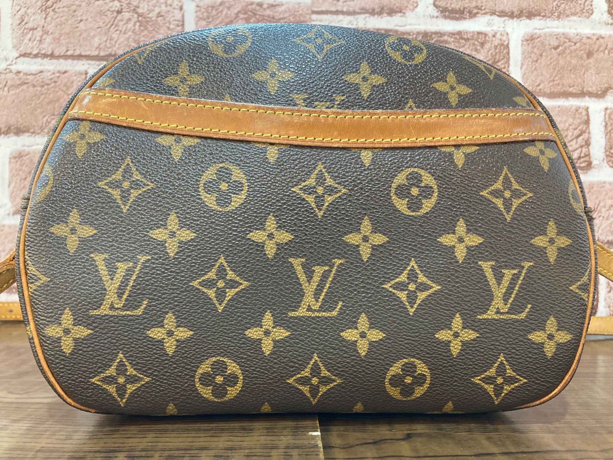 LOUIS VUITTON(ルイヴィトン）モノグラム ショルダーバッグ ブロワ