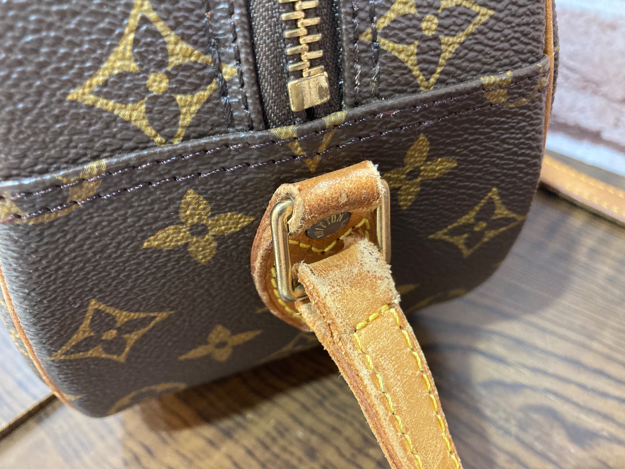 LOUIS VUITTON(ルイヴィトン）モノグラム ショルダーバッグ ブロワ 