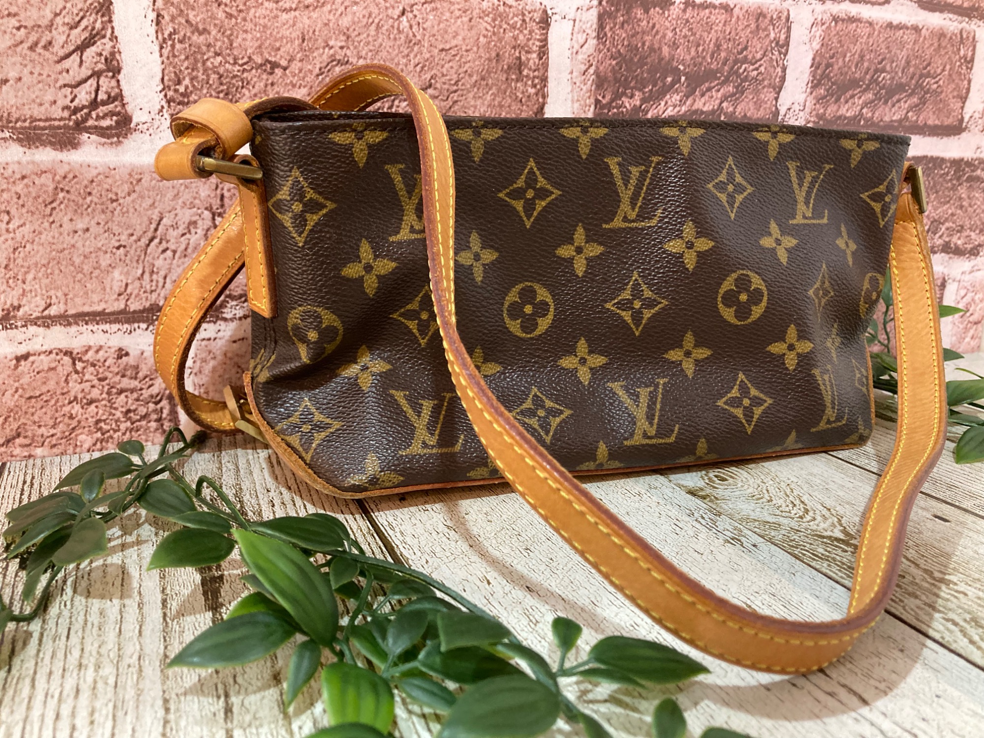 LOUIS VUITTON (ルイ ヴィトン) ショルダーポ―チ トロター 買取入荷