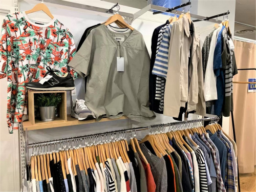 メンズファッションのシャツ