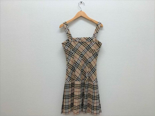 ワンピースのブラウス