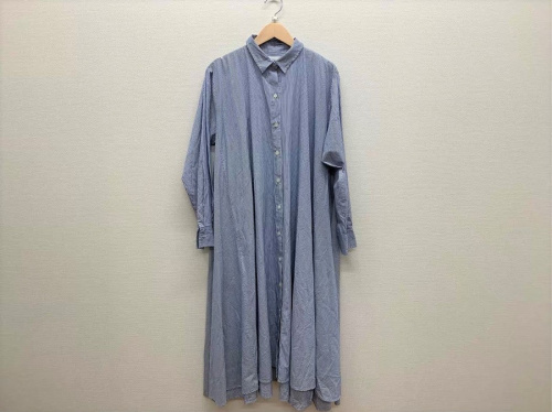 ワンピースのブラウス