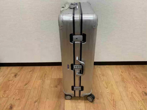 リモワのスーツケース