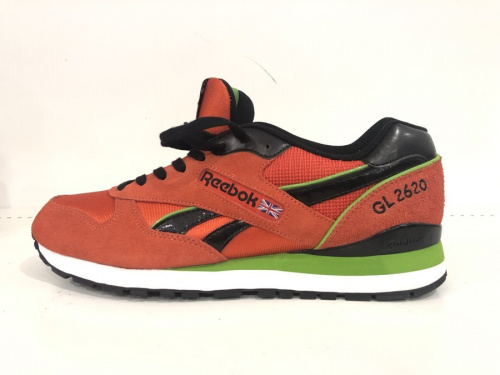 スニーカーのREEBOK