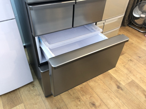 AQUAの大型冷蔵庫