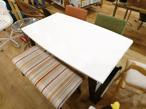 生活家具のダイニングセット