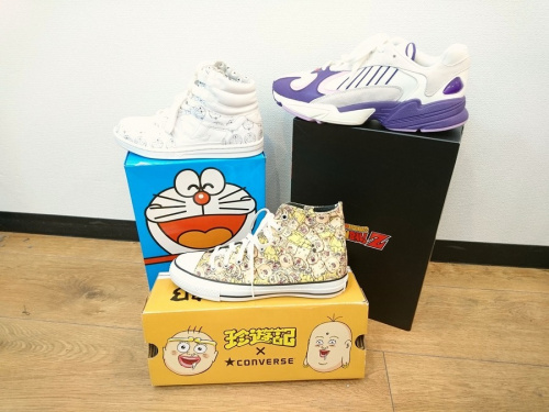 靴のスニーカー