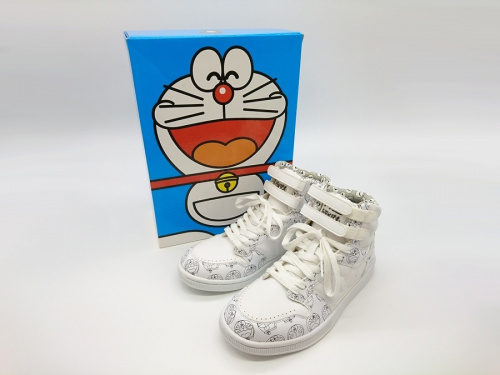 スニーカーのミッドカットスニーカー