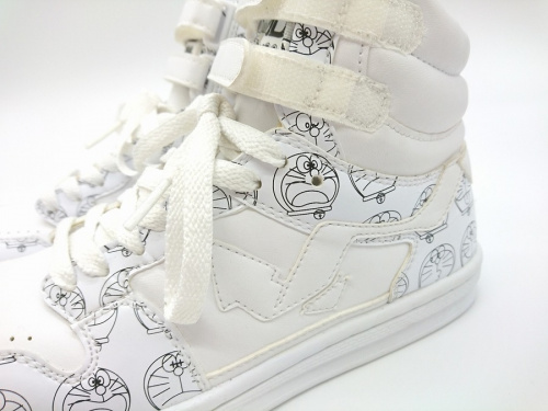 ミッドカットスニーカーのCONVERSE