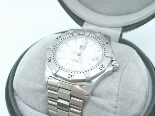 腕時計のTAG HEUER