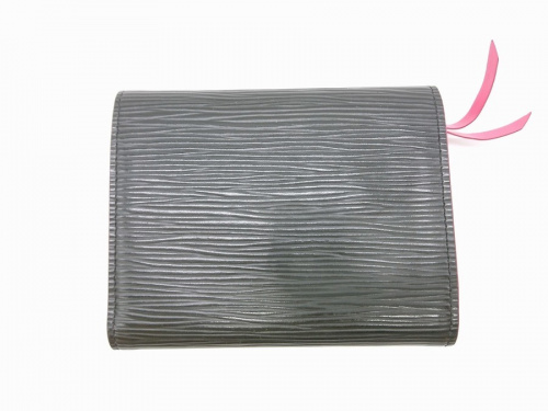 3つ折り財布のLOUIS VUITTON