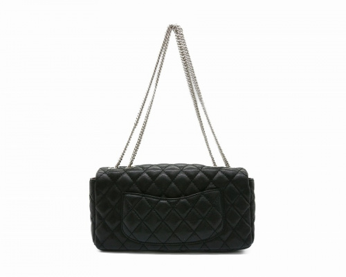 チェーンショルダーバッグのCHANEL