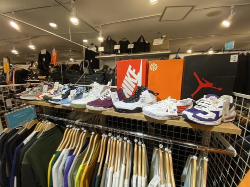二俣川 スーツのストリートファッション
