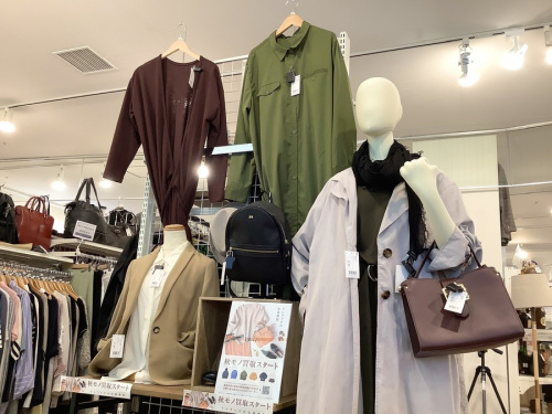 レディースファッションのシャツ