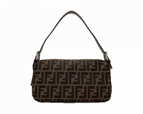 セミショルダーバッグのFENDI