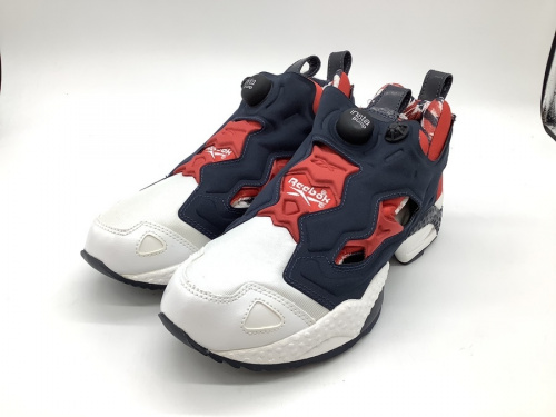 スニーカーのREEBOK