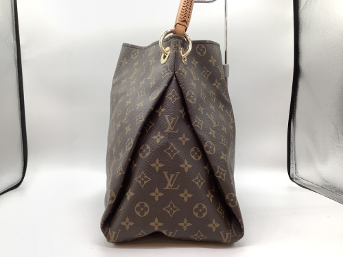 バッグのLOUIS VUITTON