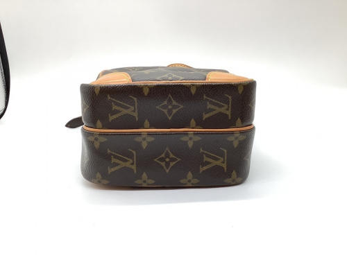ショルダーバッグのLOUIS VUITTON
