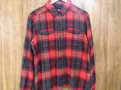 シャツのアウトドア