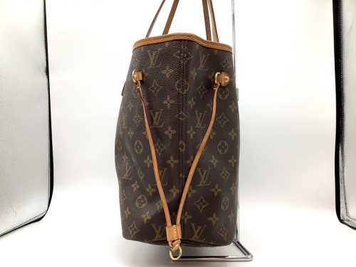 トートバッグのLOUIS VUITTON