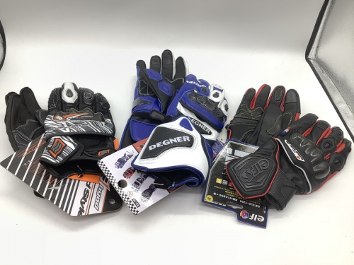 スポーツ用品のグローブ