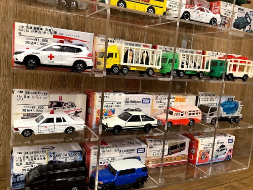 トミカ　まとめ売り　写真に写ってる物のみ Amazon.co.jp: 現状品 トミカ まとめ売り : おもちゃ