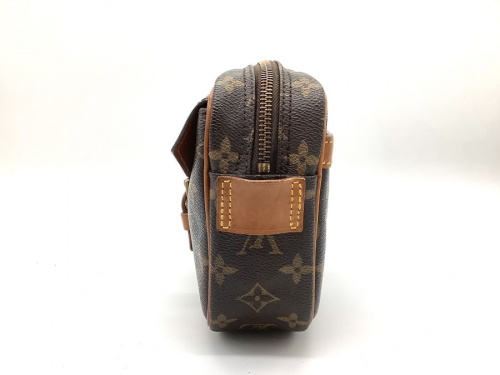 ショルダーバッグのLOUIS VUITTON
