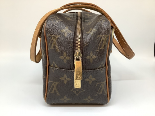 ショルダーバッグのLOUIS VUITTON