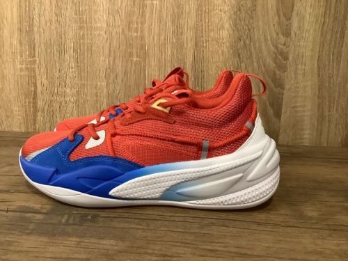 スニーカーのPUMA