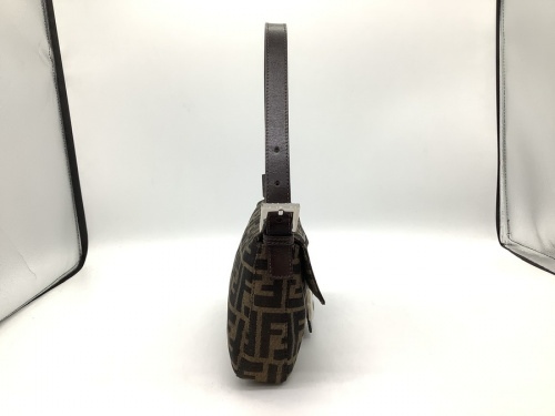 セミショルダーバッグのFENDI