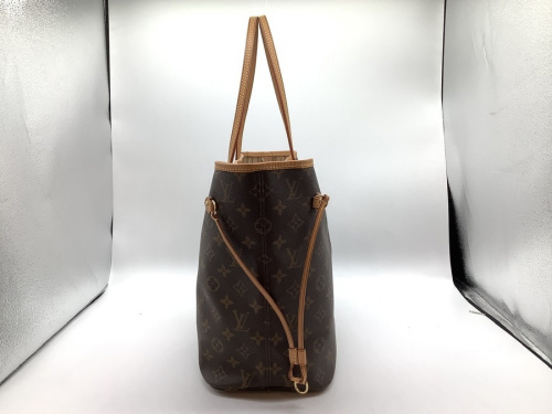 トートバッグのLOUIS VUITTON