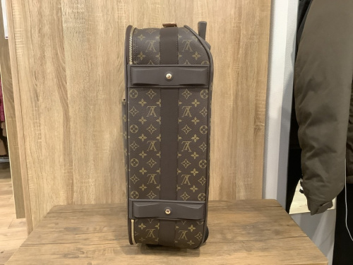 バッグのキャリーバッグ