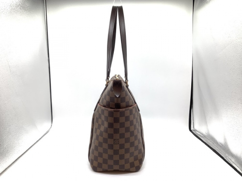 トートバッグのLOUIS VUITTON