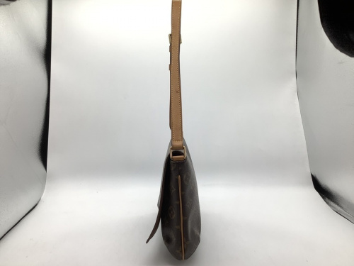 トートバッグのLOUIS VUITTON