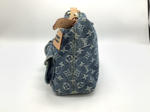 ショルダーバッグのLOUIS VUITTON