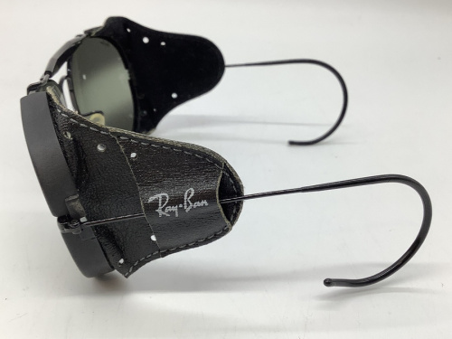 サングラスのRAY-BAN