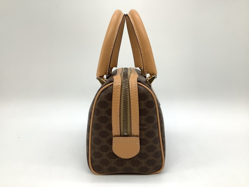 ボストンバッグのCELINE