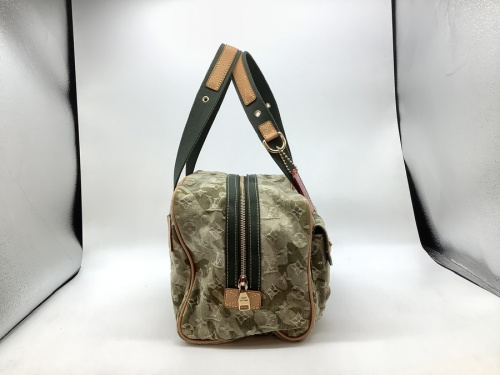 トートバッグのLOUIS VUITTON