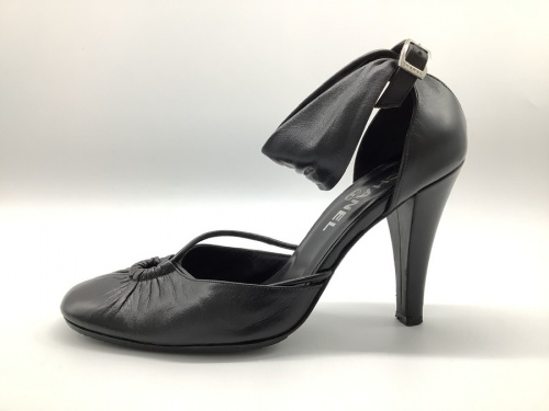 チェーンショルダーバッグのCHANEL