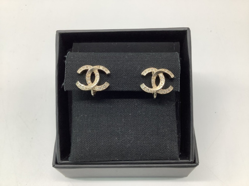 アクセサリーのイヤリング